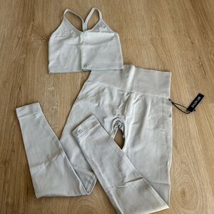 NWT SET Active Matching Leggings and Bra Set in Oatmilk